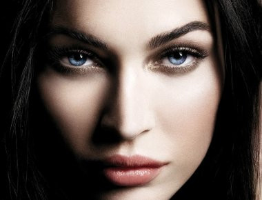 Η Megan Fox επιστρέφει πιο αισθησιακή από ποτέ και φωτογραφίζεται με εσώρουχα (φωτό)